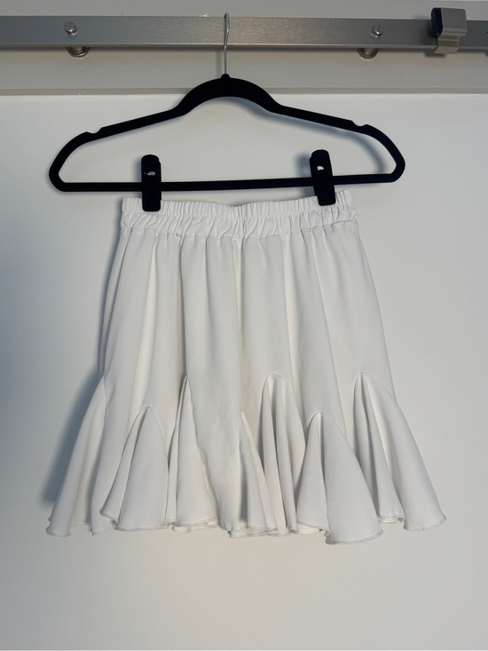 Avidlove Dresses & Skirts - Avidlove White Ruffle Hem Skirt Size Medium or Small
